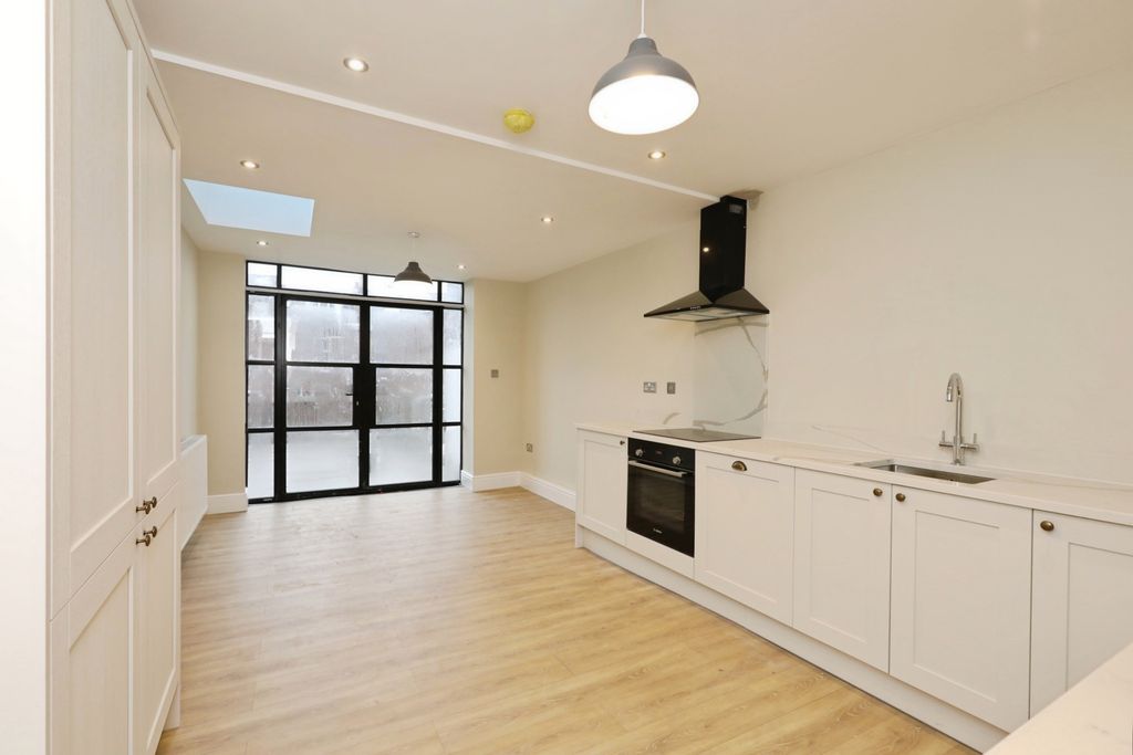 Property photo 3 of 20 Pbox-Img.Jpg