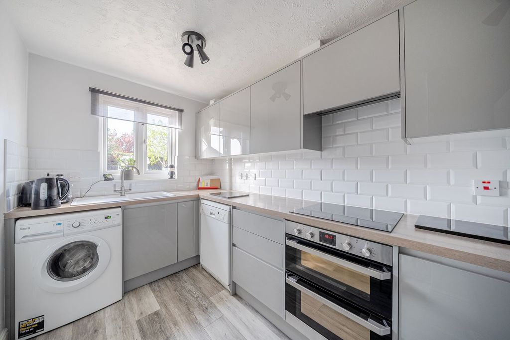 Property photo 3 of 20 Kitchen