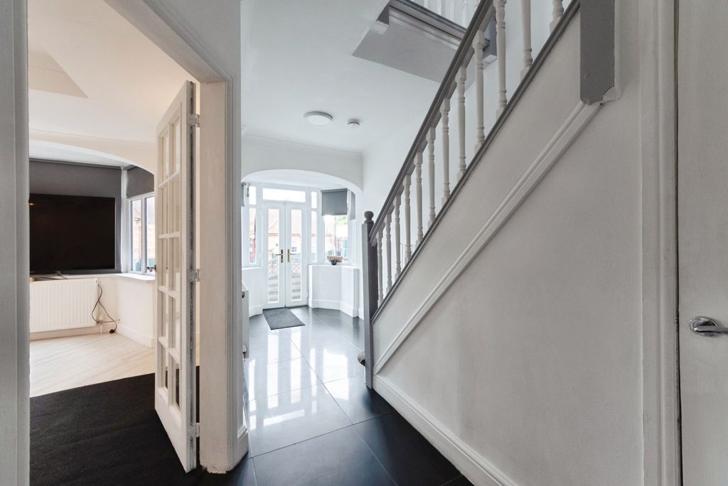 Property photo 3 of 22 Pbox-Img.Jpg