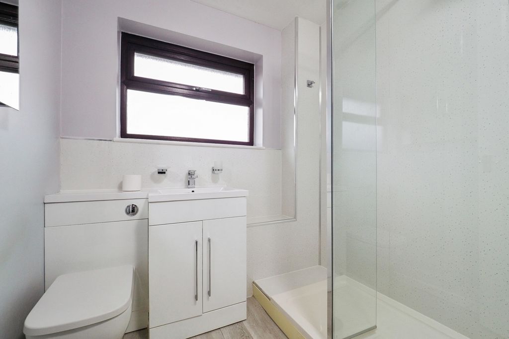 Property photo 3 of 16 Shower Room