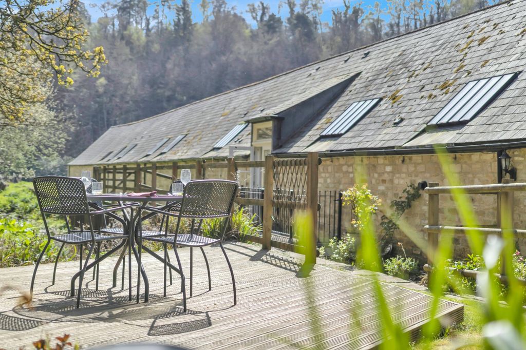 Property photo 2 of 34 Picture No. 81