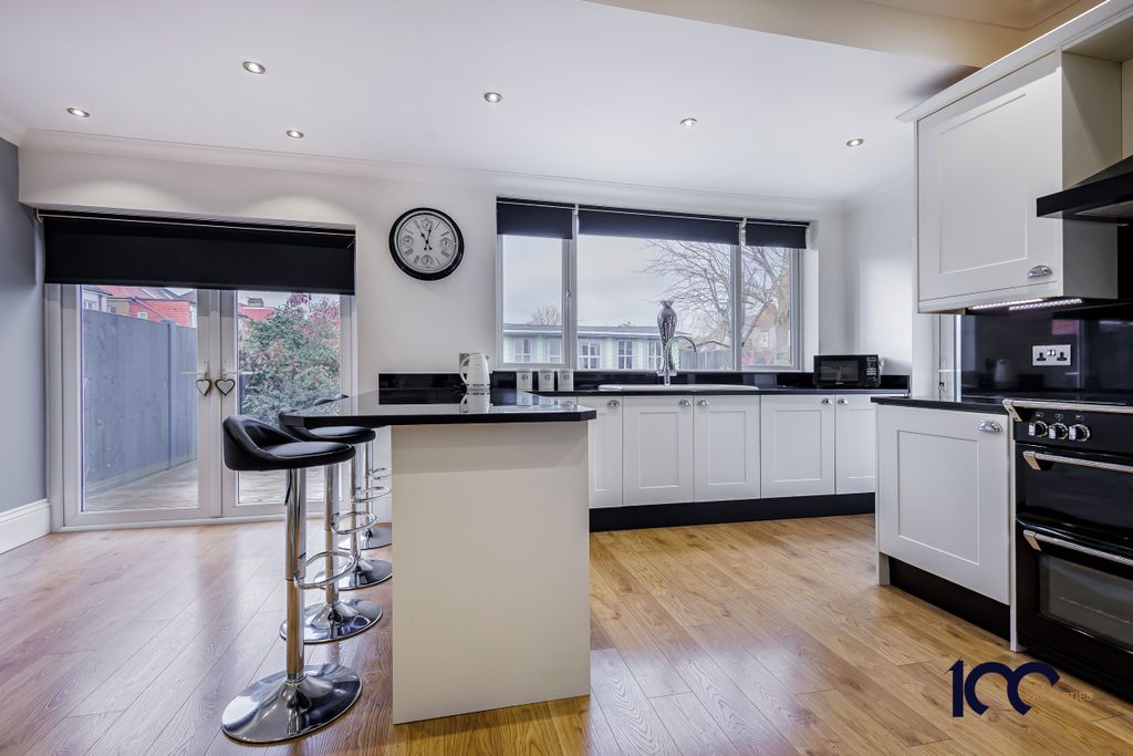 Property photo 3 of 37