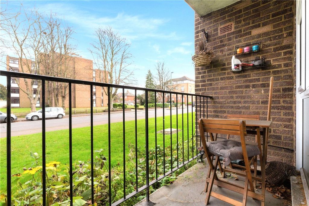 Property photo 2 of 14 Picture No. 17