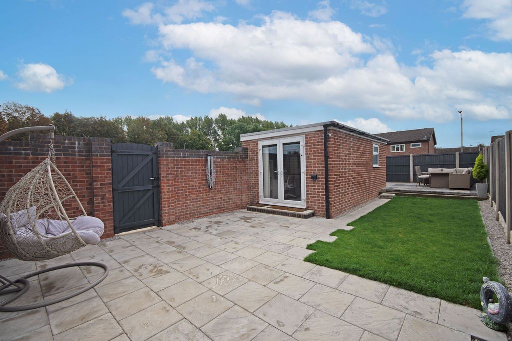 Property photo 2 of 27