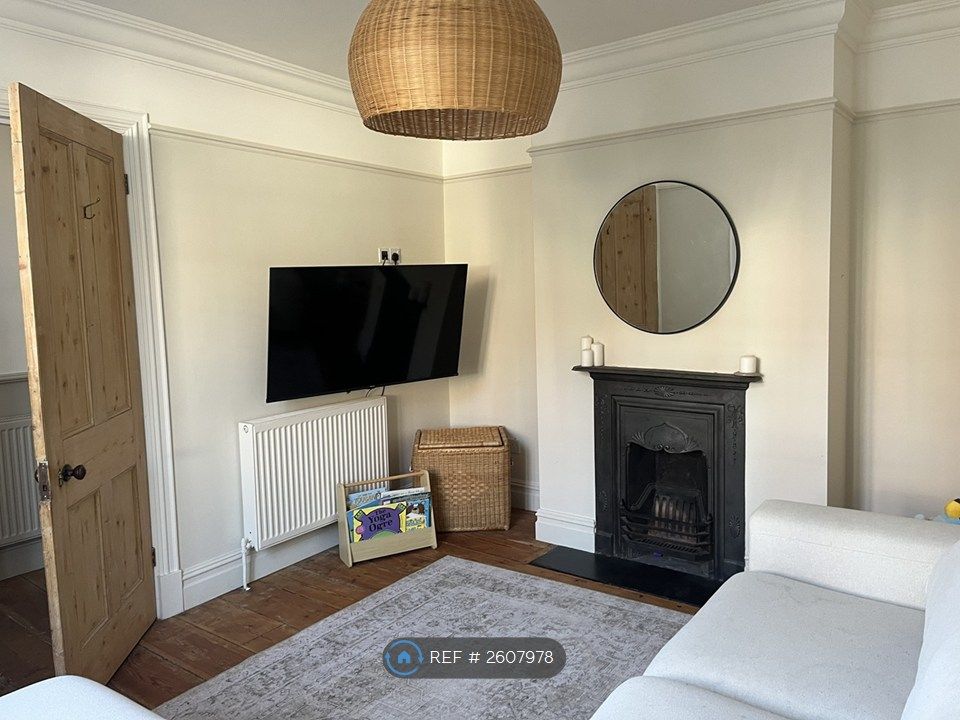 Property photo 1 of 17 Living Room