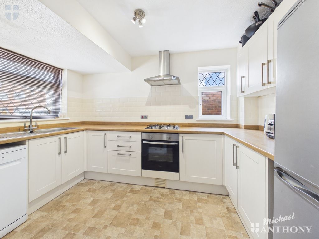 Property photo 2 of 16 Cam03852G0-Pr0660-Still003