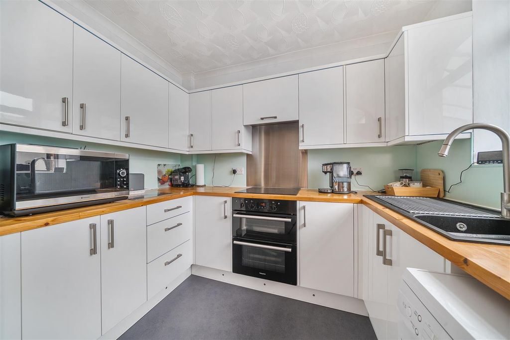 Property photo 3 of 15 Kitchen