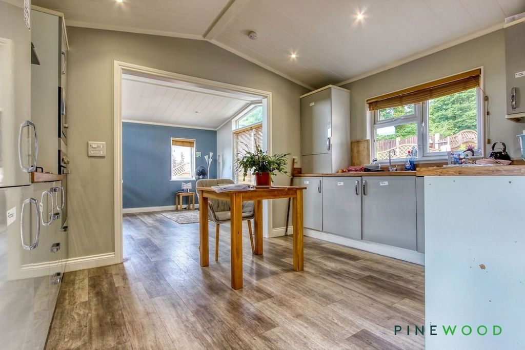 Property photo 2 of 15 Kitchen Diner