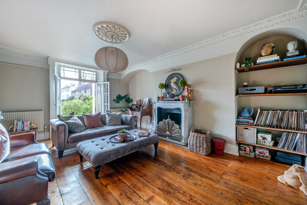 Property photo 2 of 22