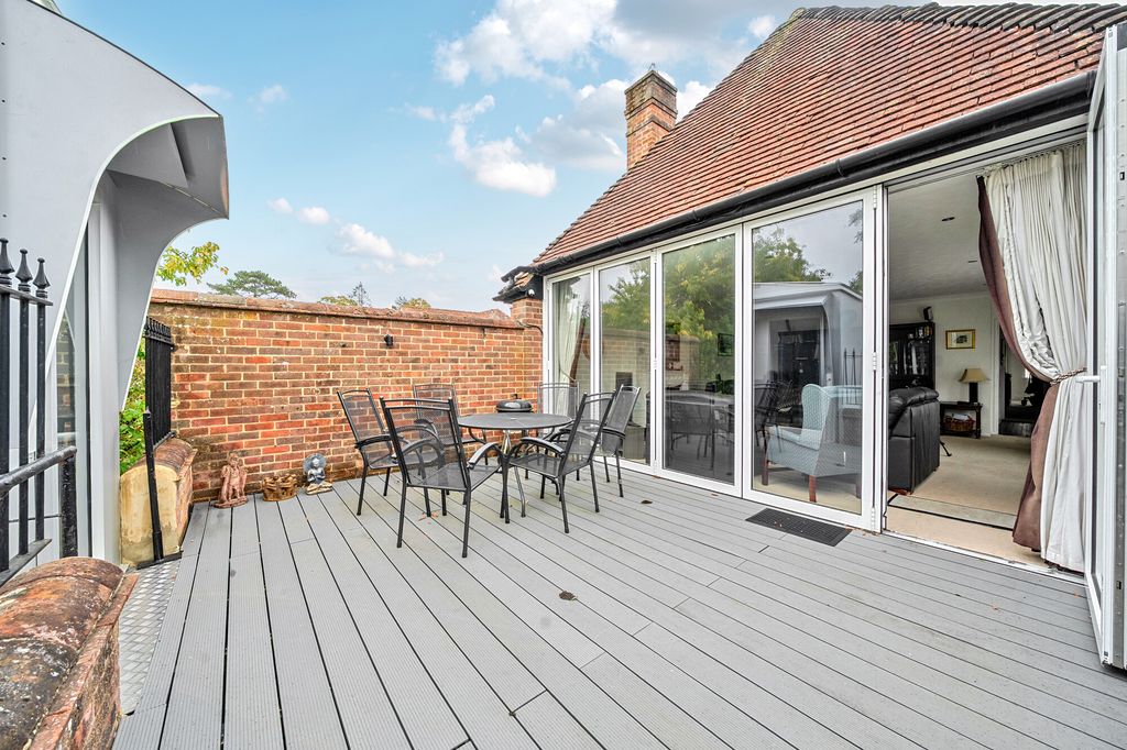 Additional image 4 of 3 bed flat for saleLedborough Lane, Beaconsfield HP9