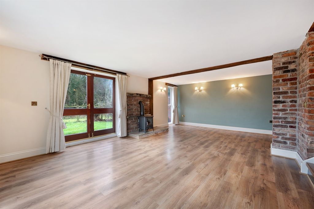 Property photo 2 of 21 Lounge