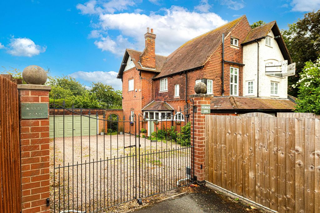 Property photo 1 of 40