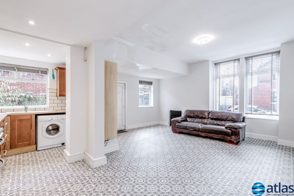 Property photo 3 of 22 Kitchen/Living Area