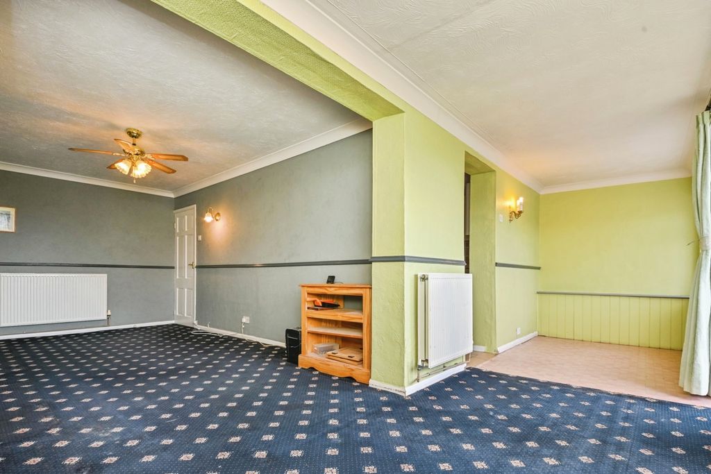 Property photo 3 of 14 Living Room