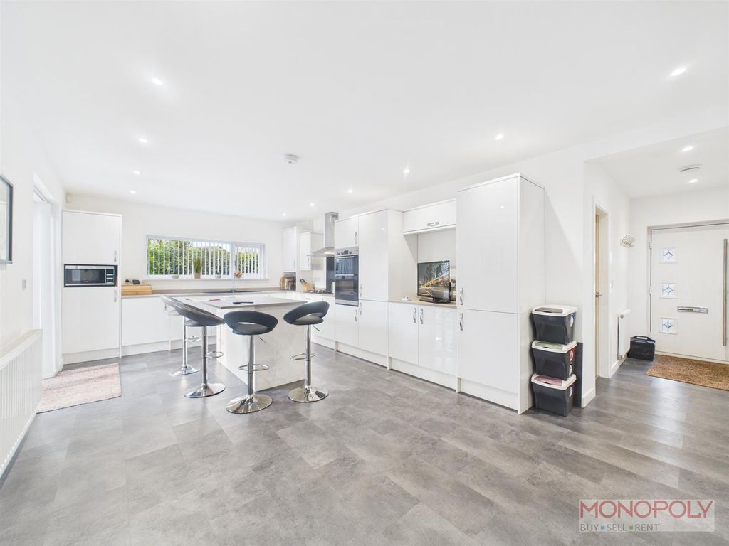 Property photo 2 of 31 Cam01943G0-Pr0573-Still016.Jpg