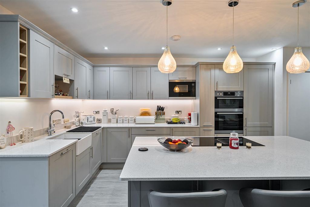 Additional image 35 of 6 bed detached house for saleOutwood Lane, Chipstead, Coulsdon CR5