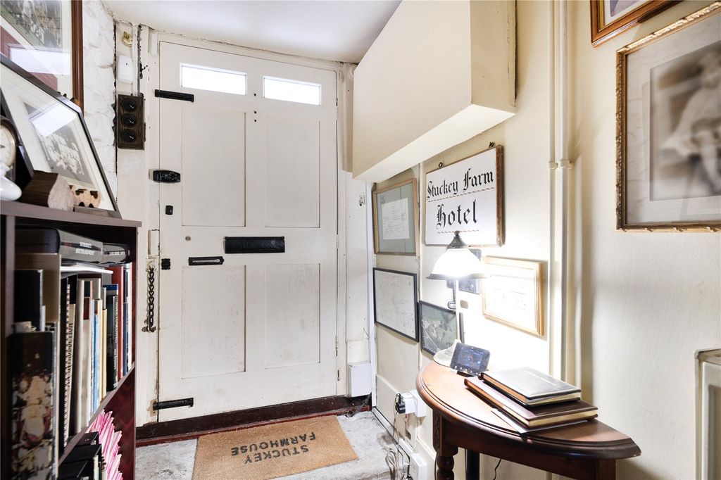 Property photo 2 of 31 Picture No. 25