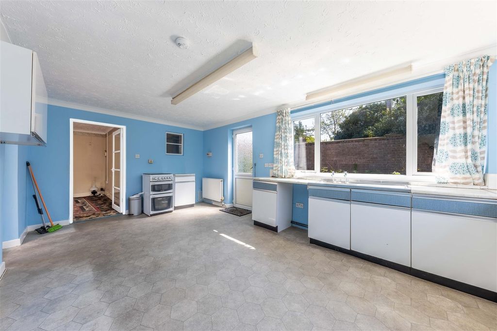 Property photo 3 of 15 Kitchen