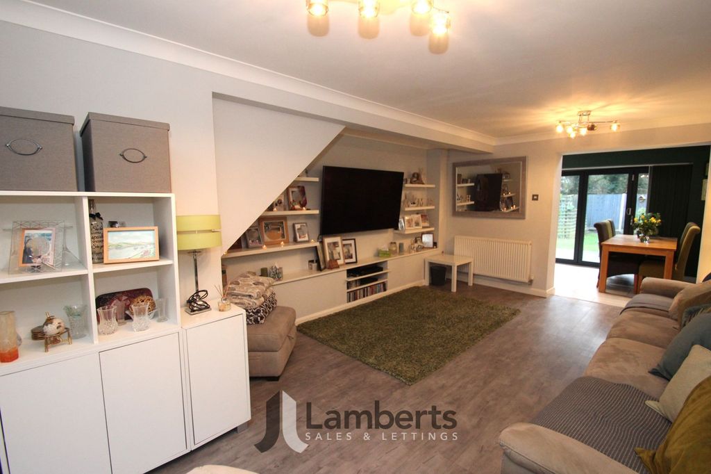 Property photo 3 of 23 Lounge