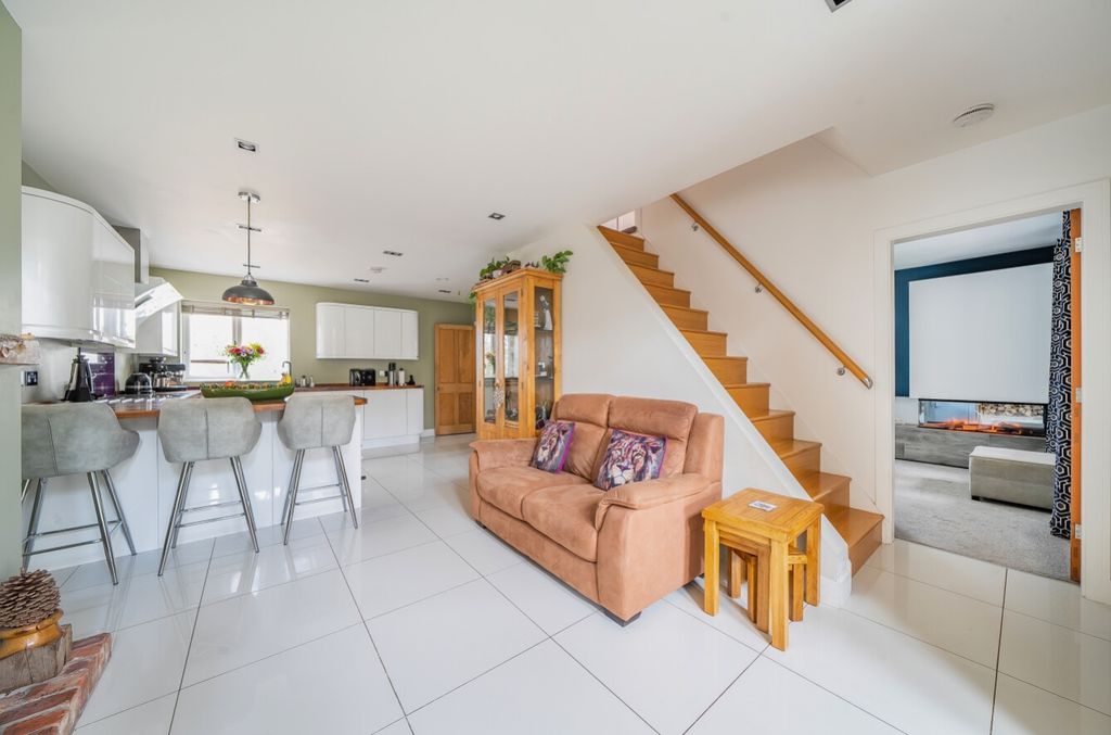 Property photo 2 of 18 1262605 (3)