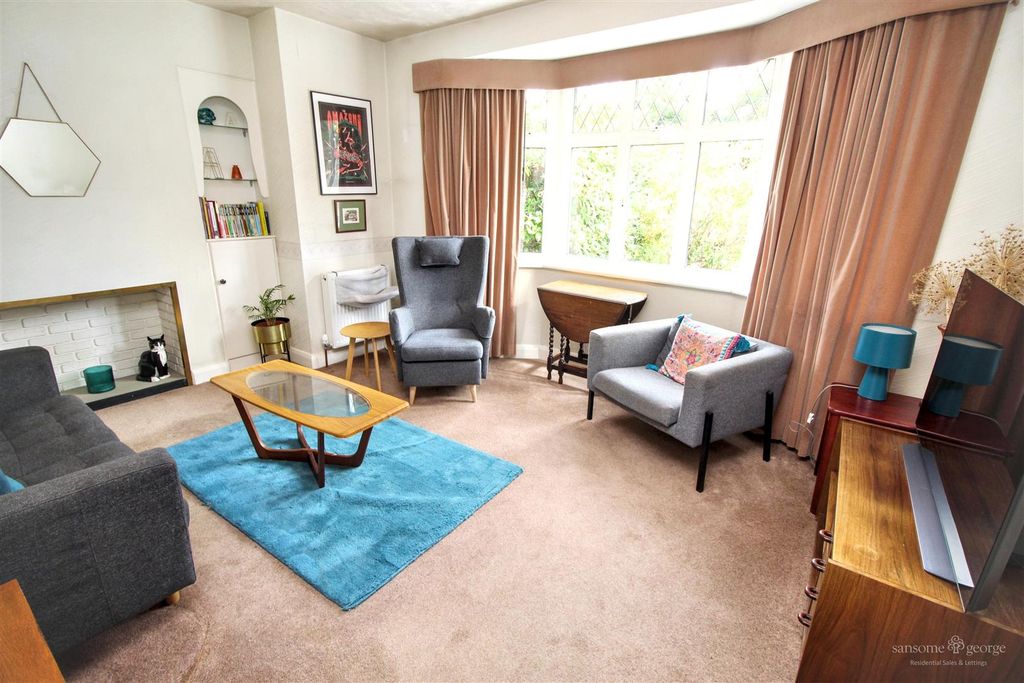 Property photo 3 of 17 Living Room
