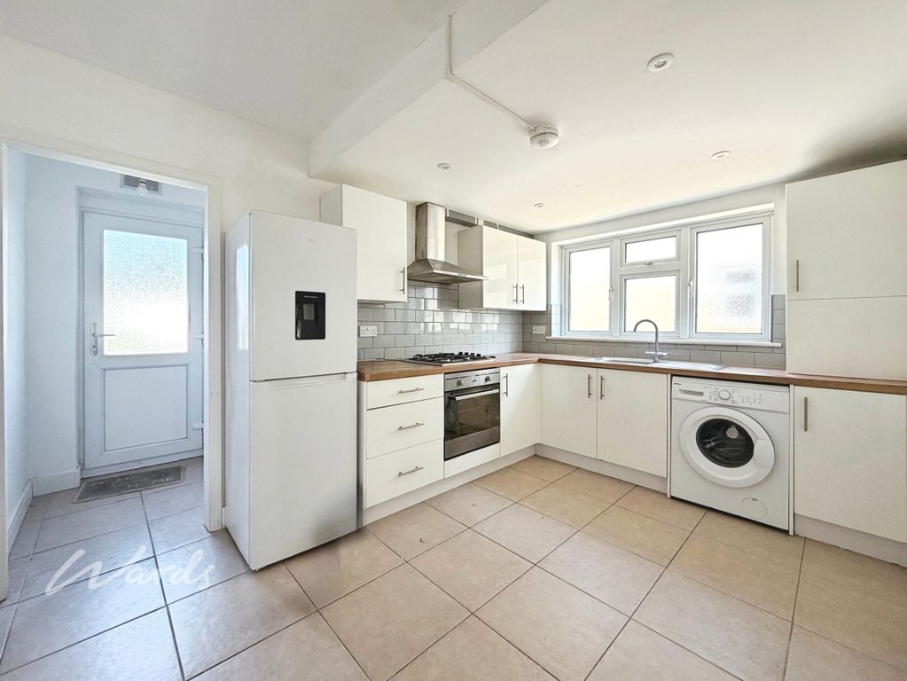 Property photo 3 of 7 Kitchen
