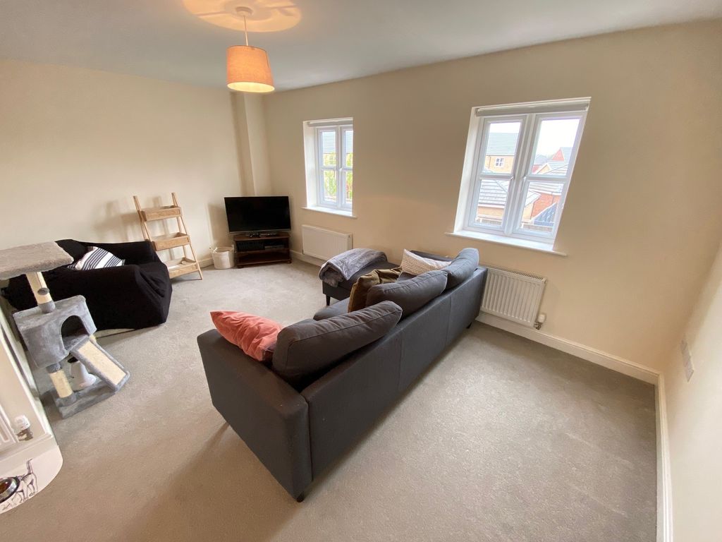 Property photo 3 of 12 Lounge Aspect 2