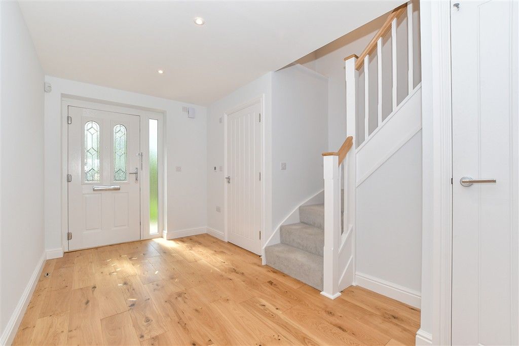Property photo 2 of 22 Entrance Hall
