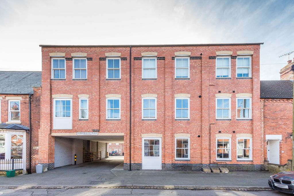 Property photo 1 of 7 Front Of Block