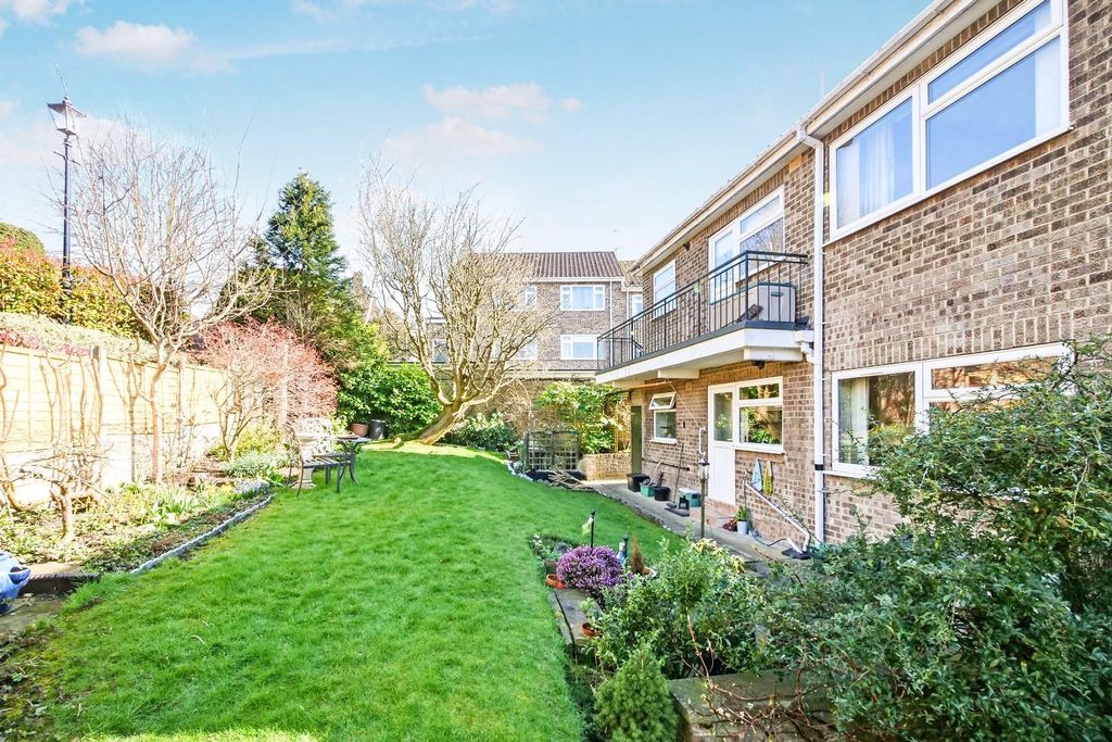 Property photo 2 of 19 Garden