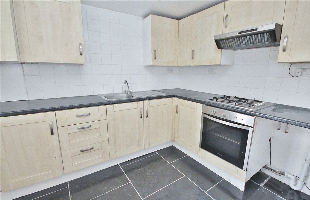 Property photo 3 of 11 Kitchen