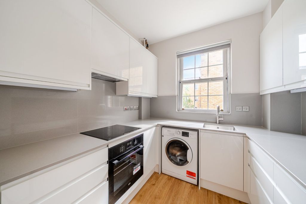 Property photo 3 of 14 Kitchen
