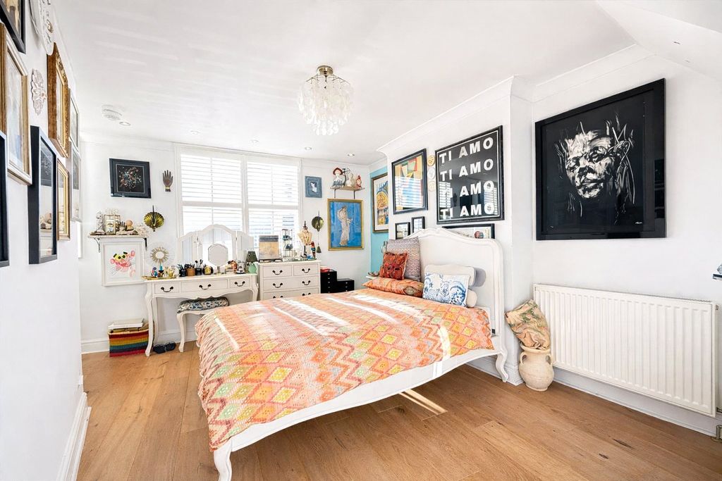 Property photo 3 of 17 Picture 3