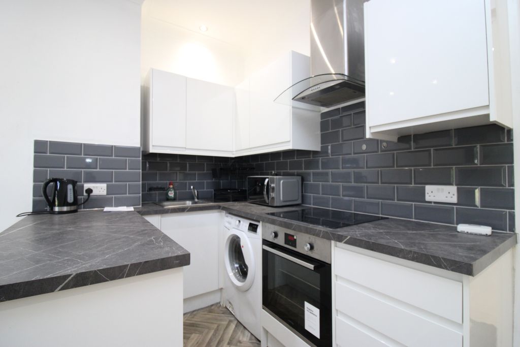 Property photo 1 of 11 Kitchen