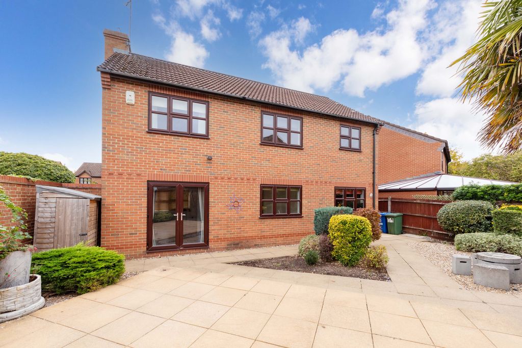 Property photo 2 of 30 7 Earlsfield-2