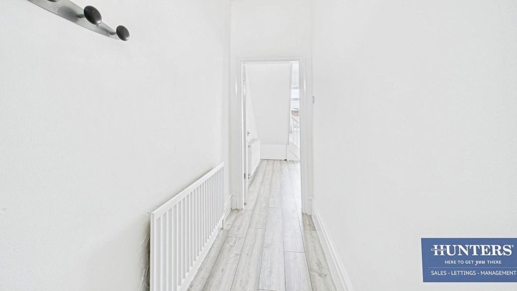 Property photo 2 of 12 Hallway