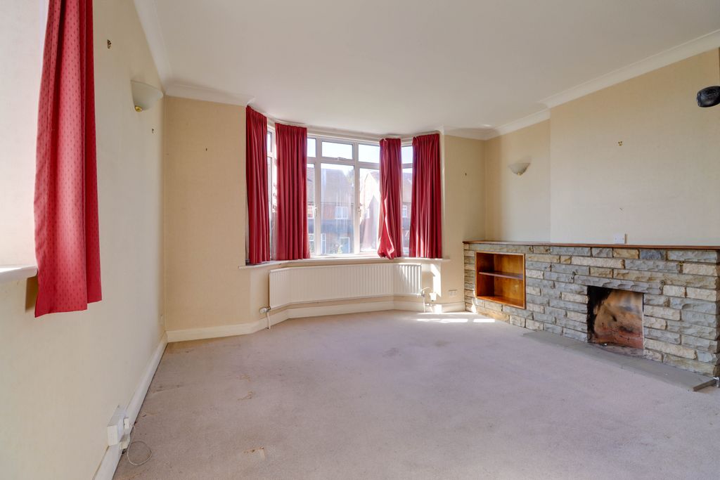 Property photo 2 of 15 Lounge