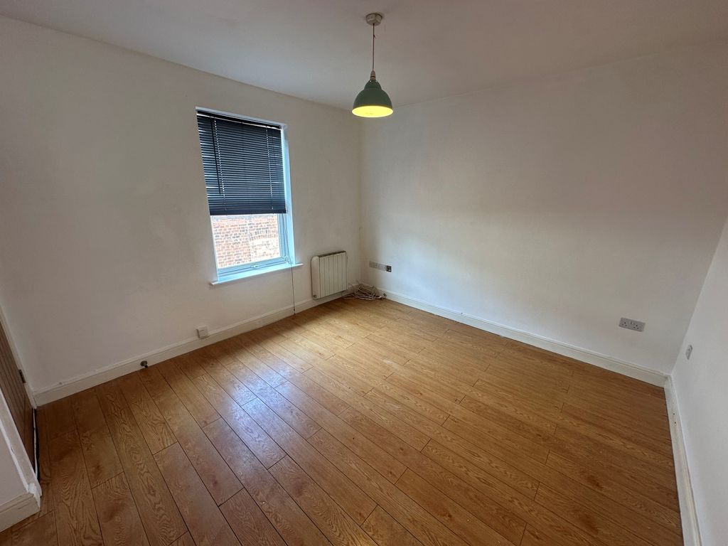 Property photo 1 of 4 Living Room