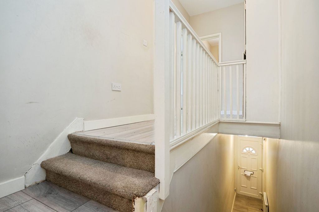 Property photo 3 of 17 Pbox-Img.Jpg