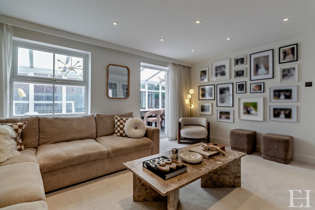 Property photo 3 of 28 8656154-Interiorwm14-800