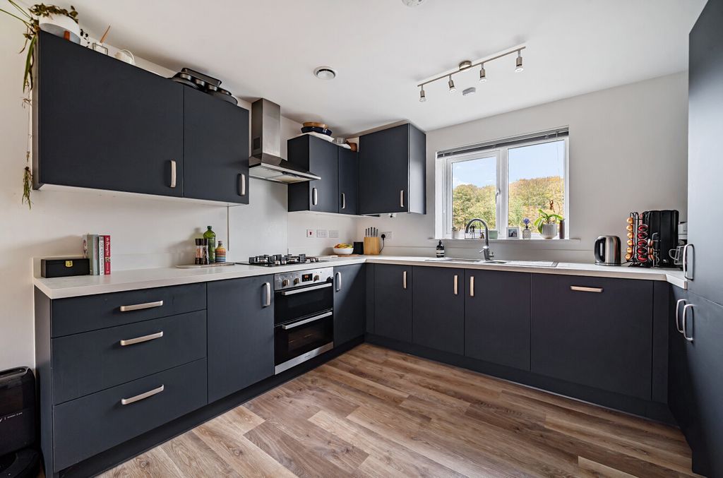 Property photo 3 of 23 1372227-16-690218...