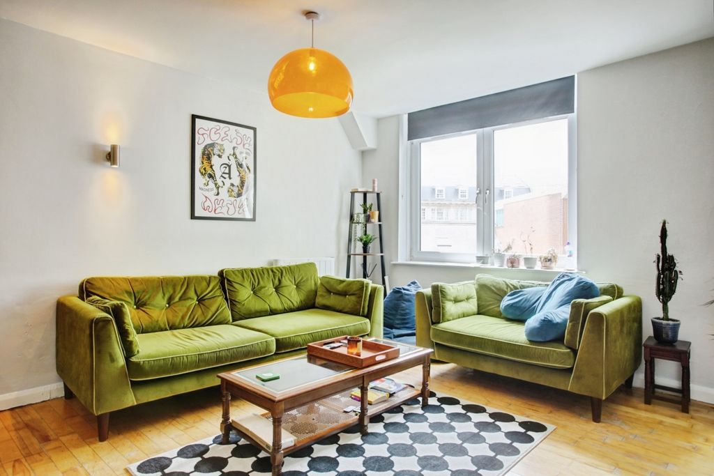 Property photo 2 of 8 Pbox-Img.Jpg