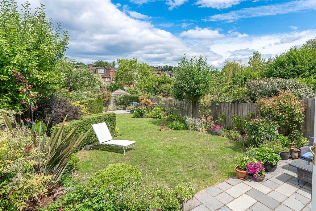 Property photo 2 of 28 Garden A