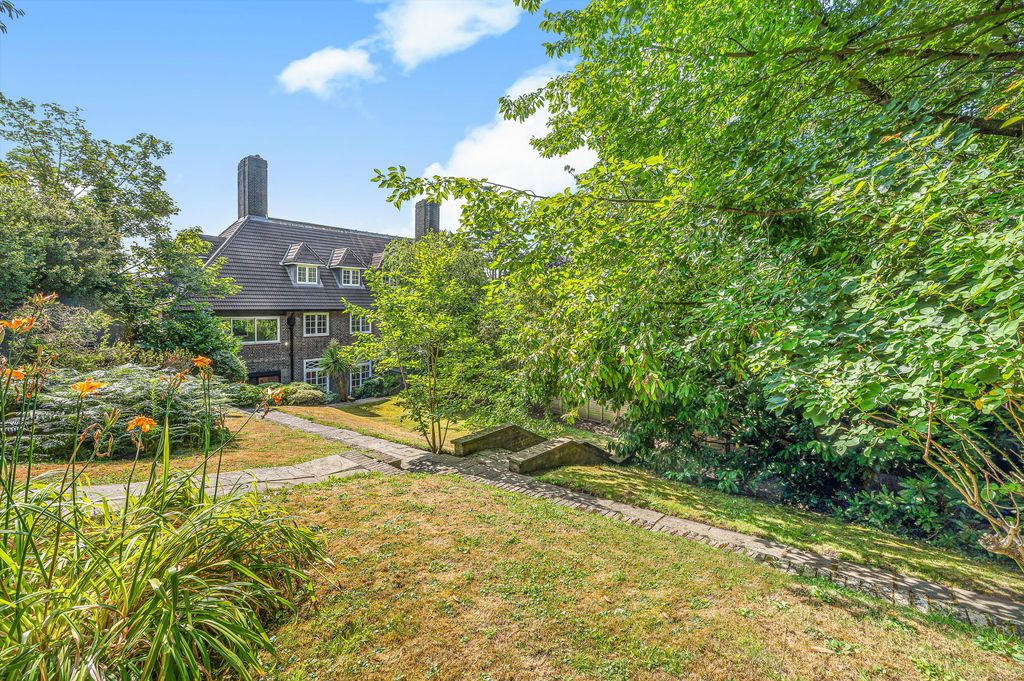Property photo 2 of 17 Image