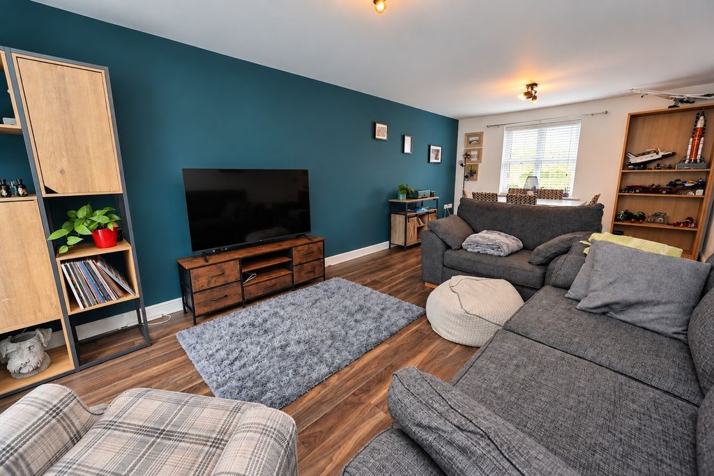 Property photo 2 of 19 5517201