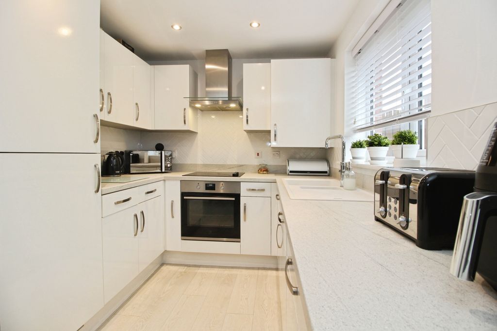 Property photo 2 of 13 Kitchen/Dining Room