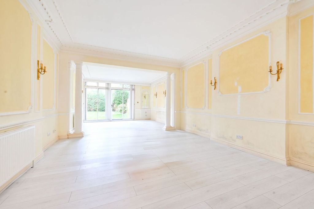 Property photo 2 of 11
