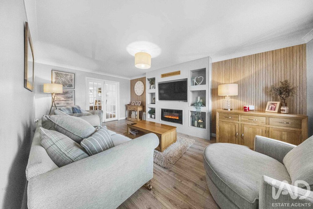 Property photo 3 of 34