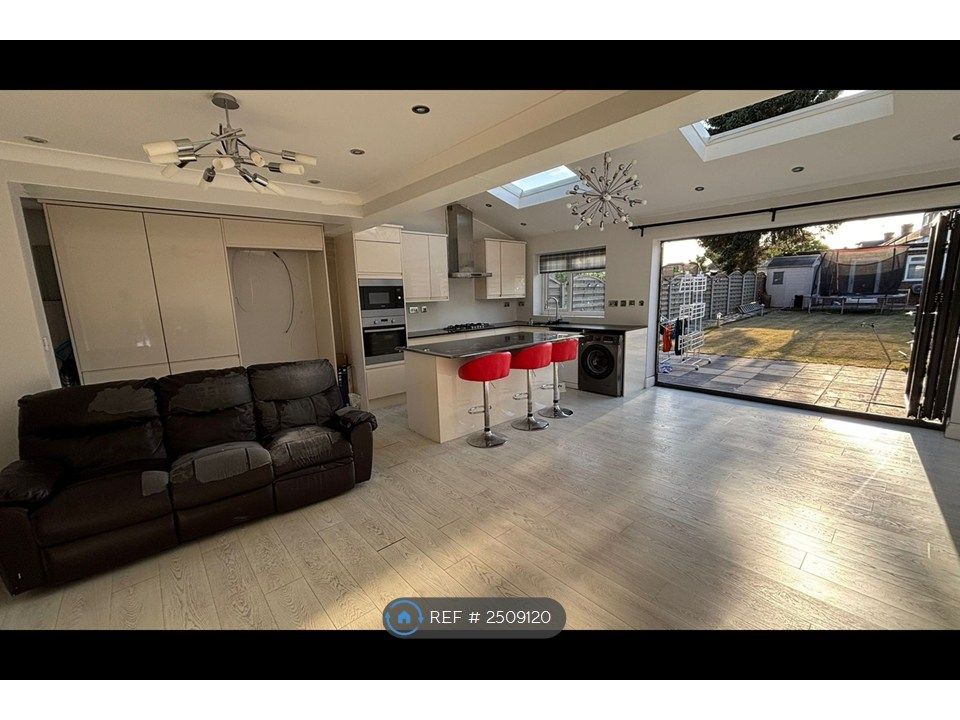Property photo 1 of 15 Living Room