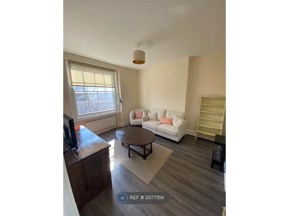 Property photo 3 of 14 Sitting Room